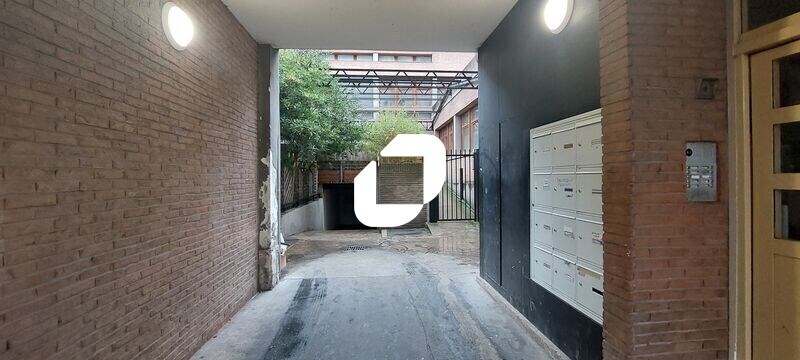 Bureau dans Saint-Denis à vendre - Photo de l’immeuble – Image 2 sur 8