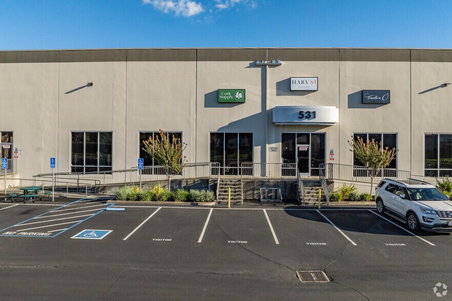 521-531 Stone Rd, Benicia, CA à louer - Photo de l’immeuble – Image 2 sur 4