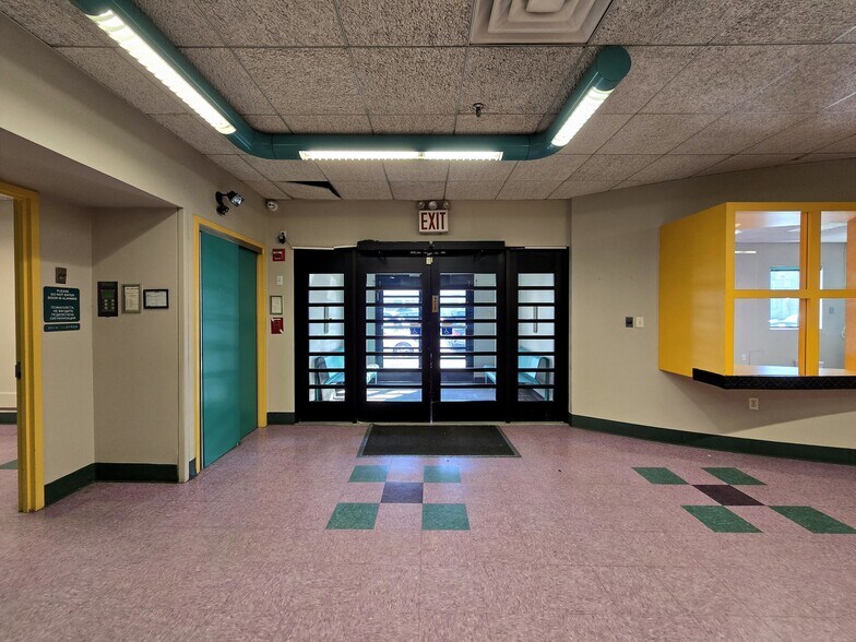 6202 16th Ave, Brooklyn, NY à louer - Photo de l’immeuble – Image 2 sur 23