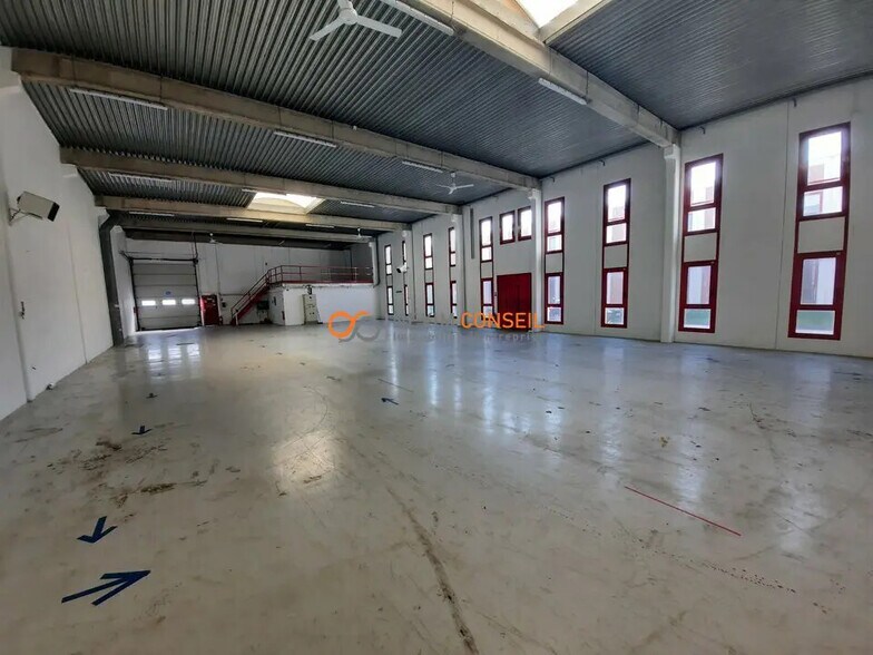 Industriel/Logistique dans Éragny à louer - Photo de l’immeuble – Image 2 sur 7