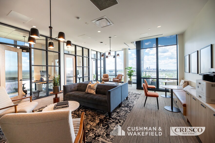 10600 Chester Ave, Cleveland, OH à louer - Photo de l’immeuble – Image 3 sur 31