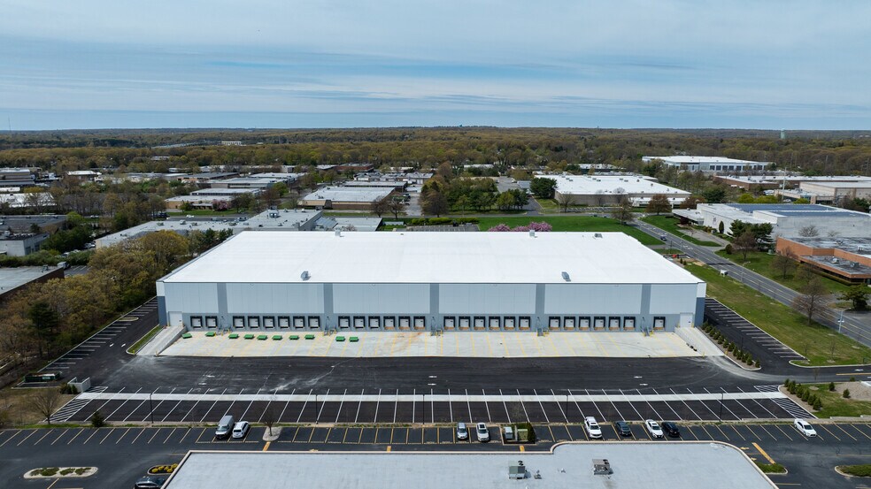 49 Wireless Blvd, Hauppauge, NY à louer - Photo de l’immeuble – Image 3 sur 5