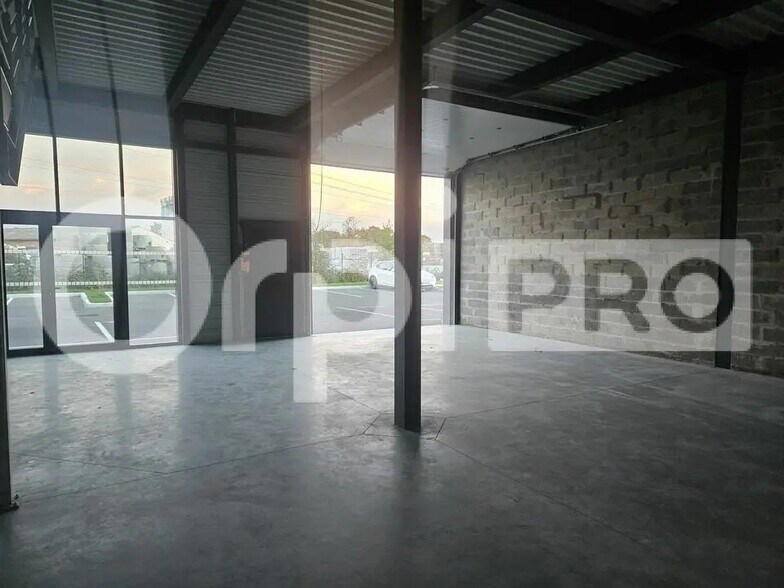 Local d’activités dans Artigues-près-Bordeaux à louer - Photo intérieure – Image 2 sur 6