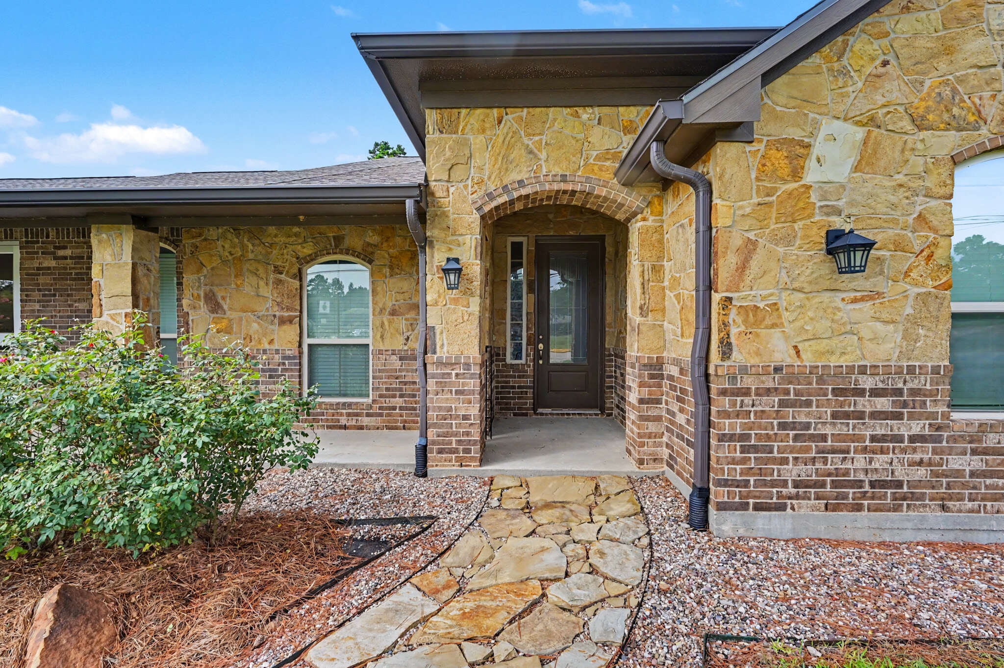 5155 W Davis St, Conroe, TX à louer Photo de l’immeuble– Image 1 sur 22