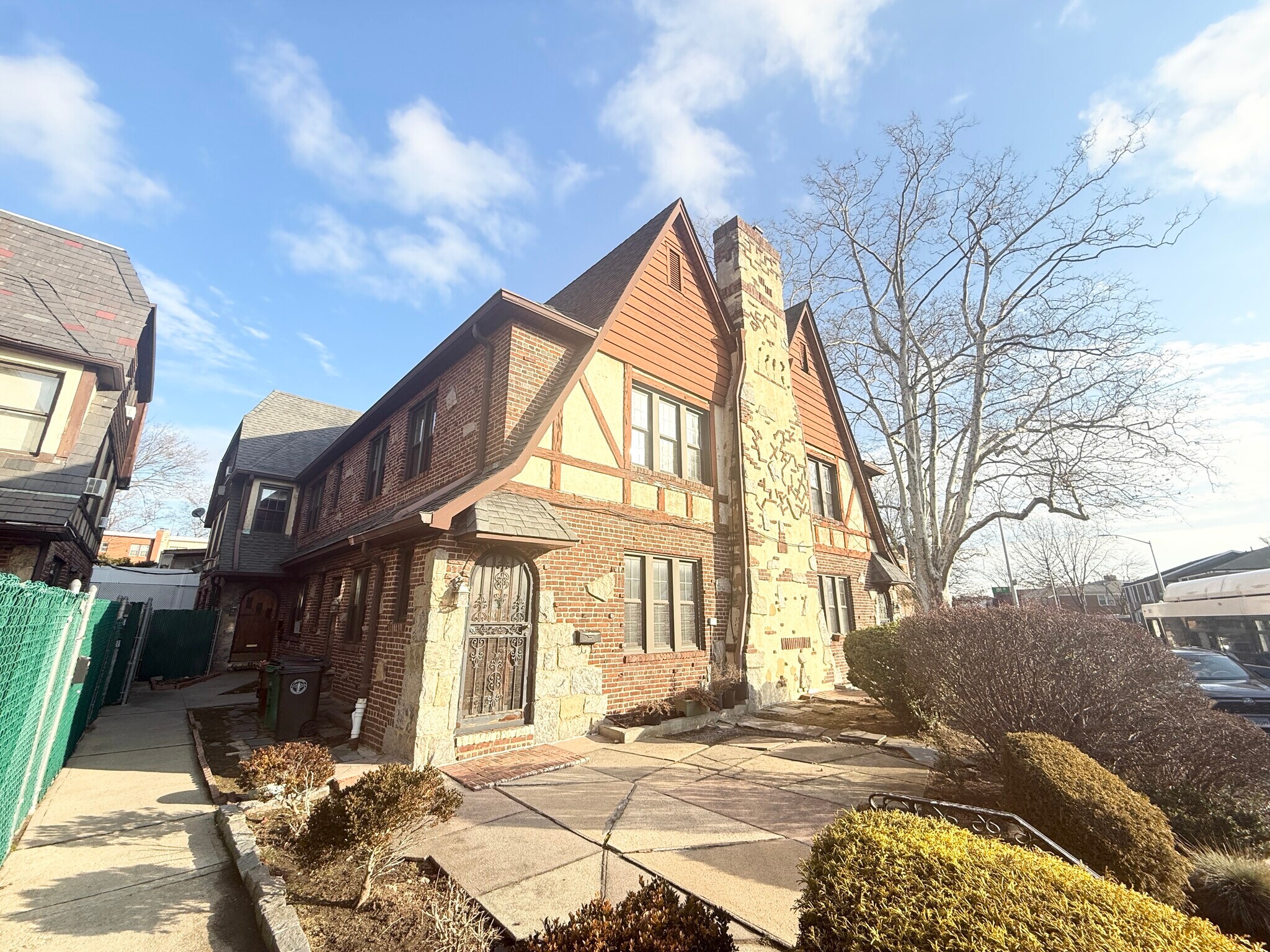 190-17 Crocheron Ave, Flushing, NY à vendre Photo de l’immeuble– Image 1 sur 18