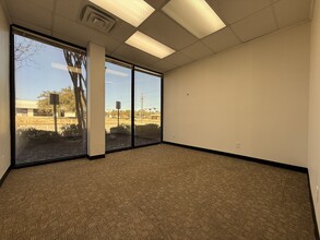 614 S Edmonds Ln, Lewisville, TX à louer Photo intérieure– Image 2 sur 23