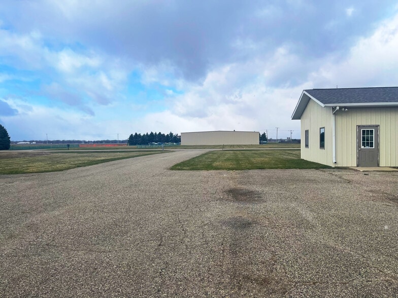 15675 Morris Industrial Dr, Schoolcraft, MI à vendre - Photo principale – Image 1 sur 30