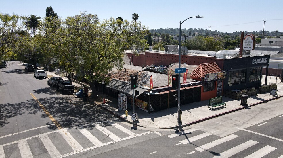 5690 York Blvd, Los Angeles, CA à vendre - Photo principale – Image 1 sur 13