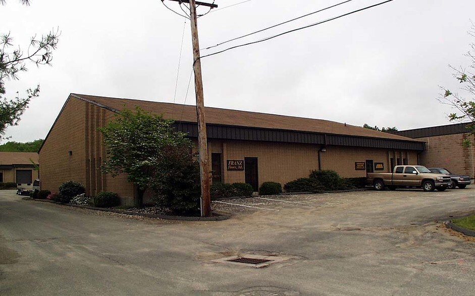 2056 Thomaston Ave, Waterbury, CT à louer - Photo principale – Image 1 sur 2