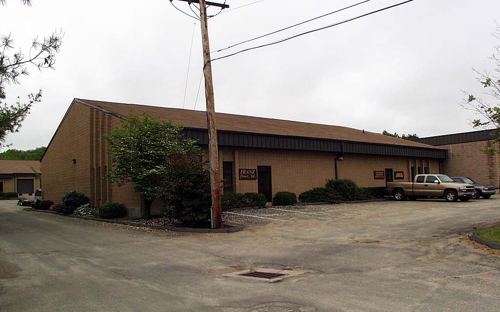 2056 Thomaston Ave, Waterbury, CT à louer Photo principale– Image 1 sur 3