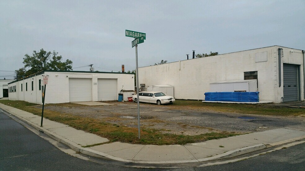 111 Albany Ave, Freeport, NY à vendre - Photo de l’immeuble – Image 2 sur 15