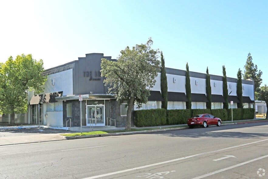 1028 N Fulton St, Fresno, CA à louer - Photo de l’immeuble – Image 3 sur 4