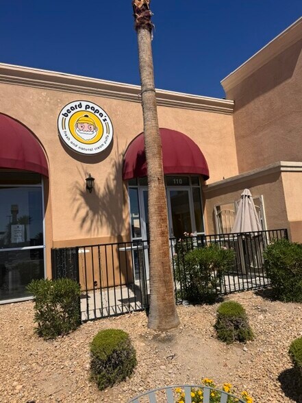7315 S Rainbow Blvd, Las Vegas, NV à louer - Photo de l’immeuble – Image 3 sur 10