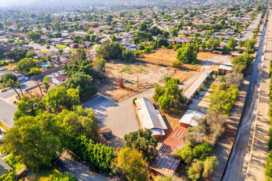 1449 E Bennett Ave, Glendora, CA à vendre - Photo de l’immeuble – Image 2 sur 42