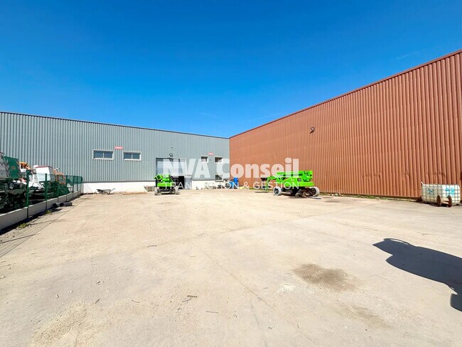 Plus de détails pour 15 Rue D'Anjou, SAINT-OUEN-L'AUMONE - Local d'activités à louer