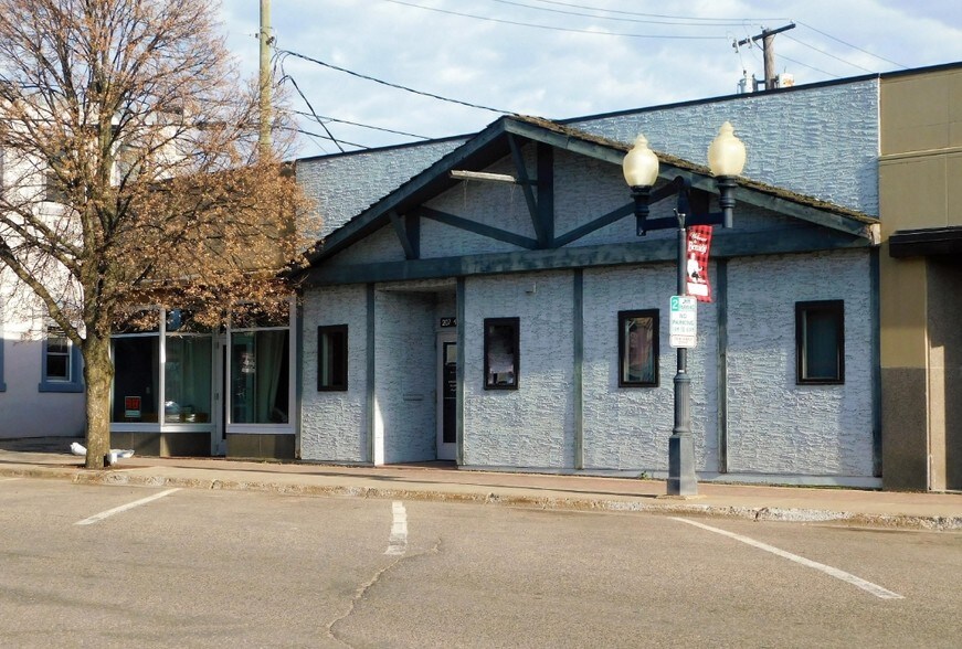 207 4th St NW, Bemidji, MN à louer - Photo de l’immeuble – Image 1 sur 20