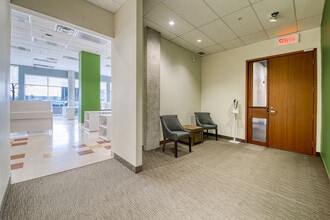 2990 Av Pierre-Péladeau, Laval, QC à louer Photo intérieure– Image 2 sur 8