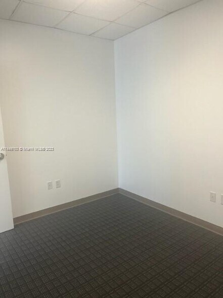 10893 NW 17th St, Miami, FL à louer - Photo intérieure – Image 3 sur 12