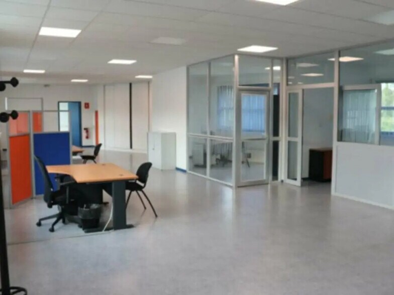 Bureau dans Étupes à louer - Photo de l’immeuble – Image 3 sur 6