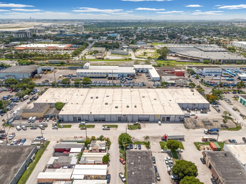 4201-4250 NW 37th Ct, Miami, FL à louer - Photo de l’immeuble – Image 2 sur 9