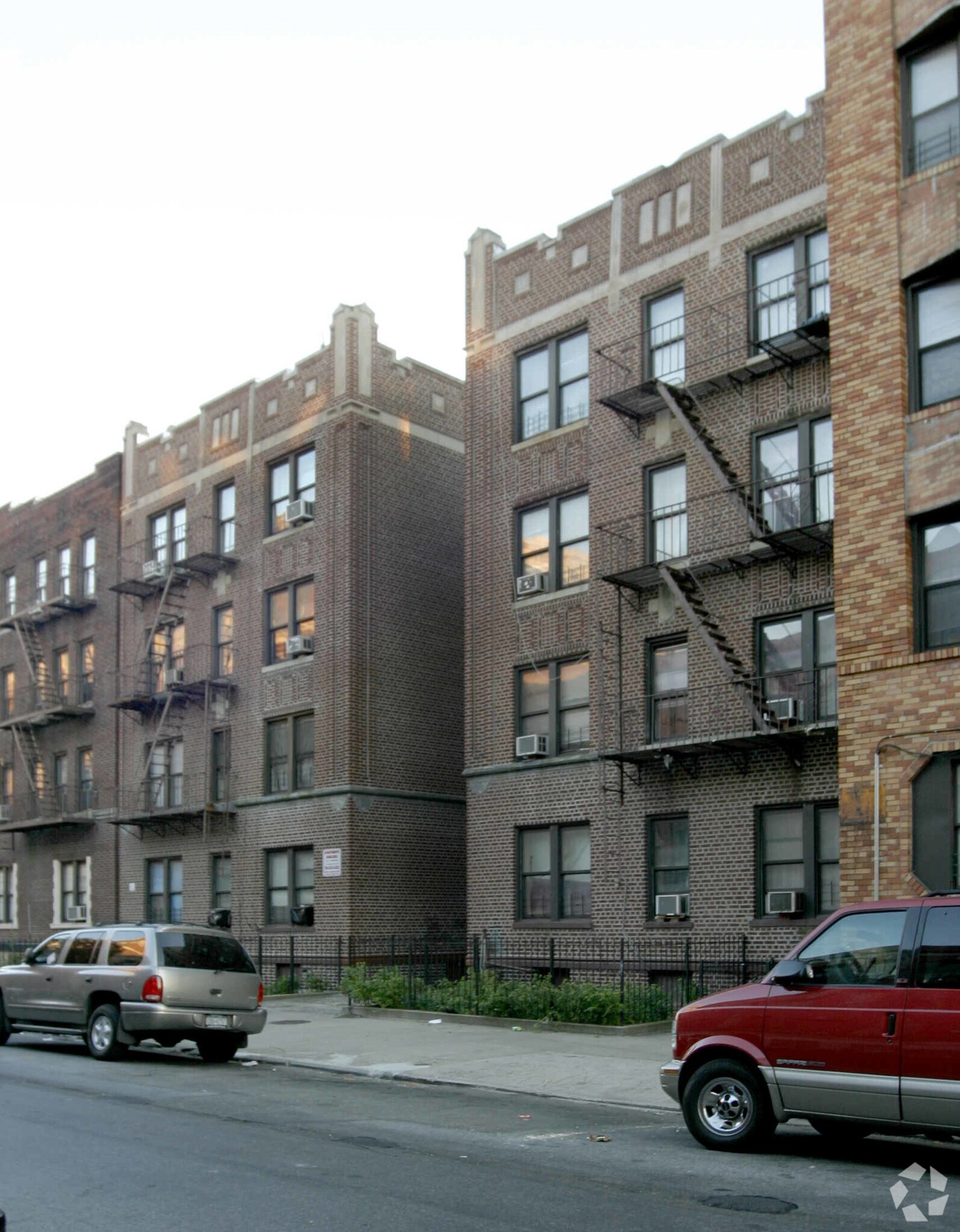 558 Parkside Ave, Brooklyn, NY à vendre Photo principale– Image 1 sur 3
