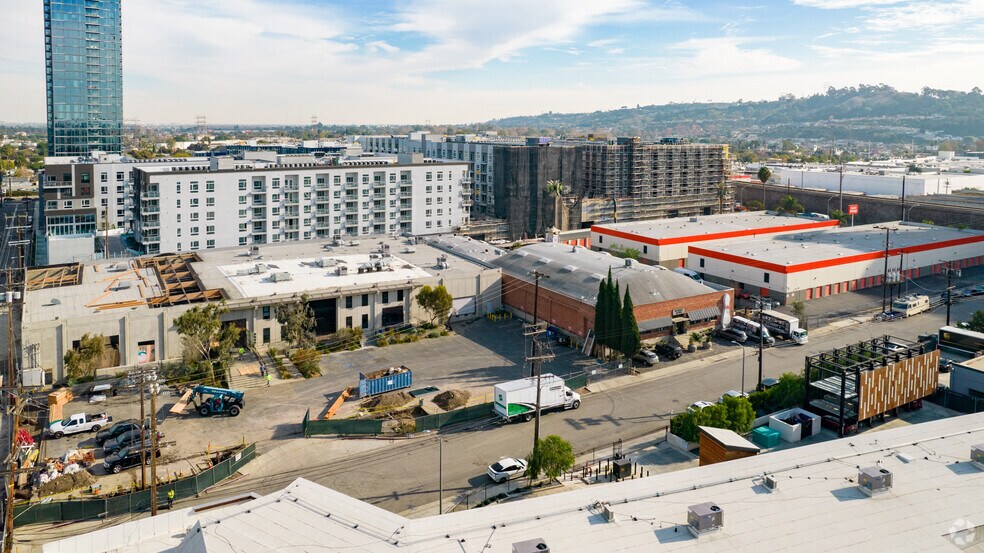 3334 S La Cienega Pl, Los Angeles, CA à louer - Photo principale – Image 1 sur 11