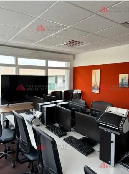 Bureau dans Besançon à vendre - Photo de l’immeuble – Image 2 sur 5