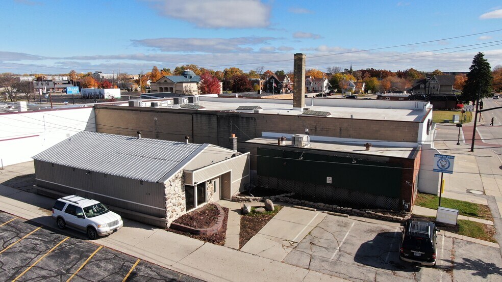 519 E Walnut St, Green Bay, WI à louer - Photo de l’immeuble – Image 2 sur 11