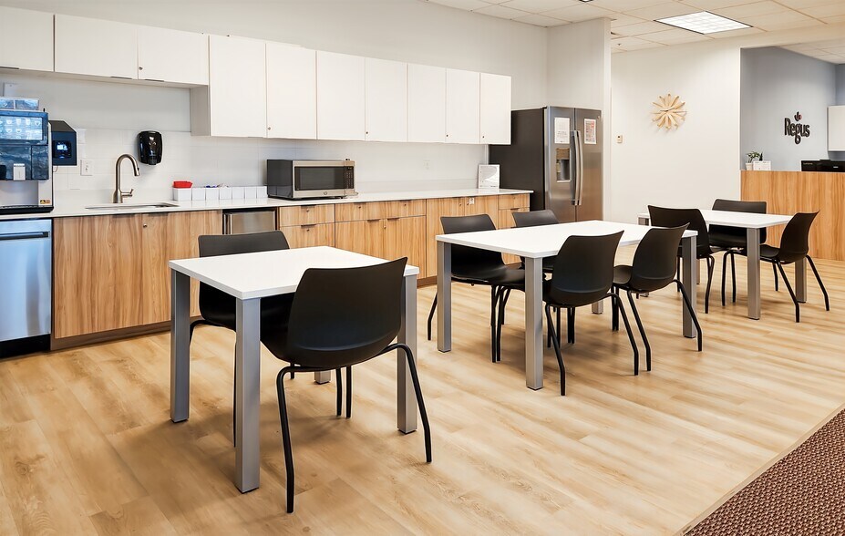 1412 S Legend Hills Dr, Clearfield, UT à louer - Photo intérieure – Image 3 sur 12