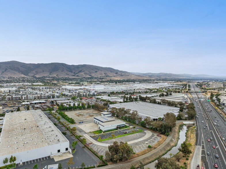 45051 Industrial Dr, Fremont, CA à louer - Photo de l’immeuble – Image 2 sur 28