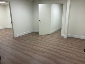 8345 Reseda Blvd, Northridge, CA à louer Photo intérieure– Image 1 sur 3