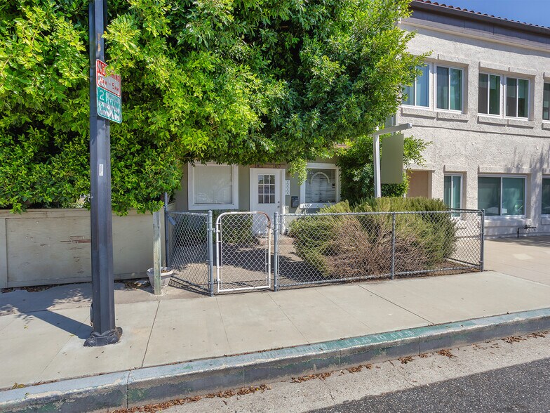 1817 W Burbank Blvd, Burbank, CA à vendre - Photo de l’immeuble – Image 1 sur 52