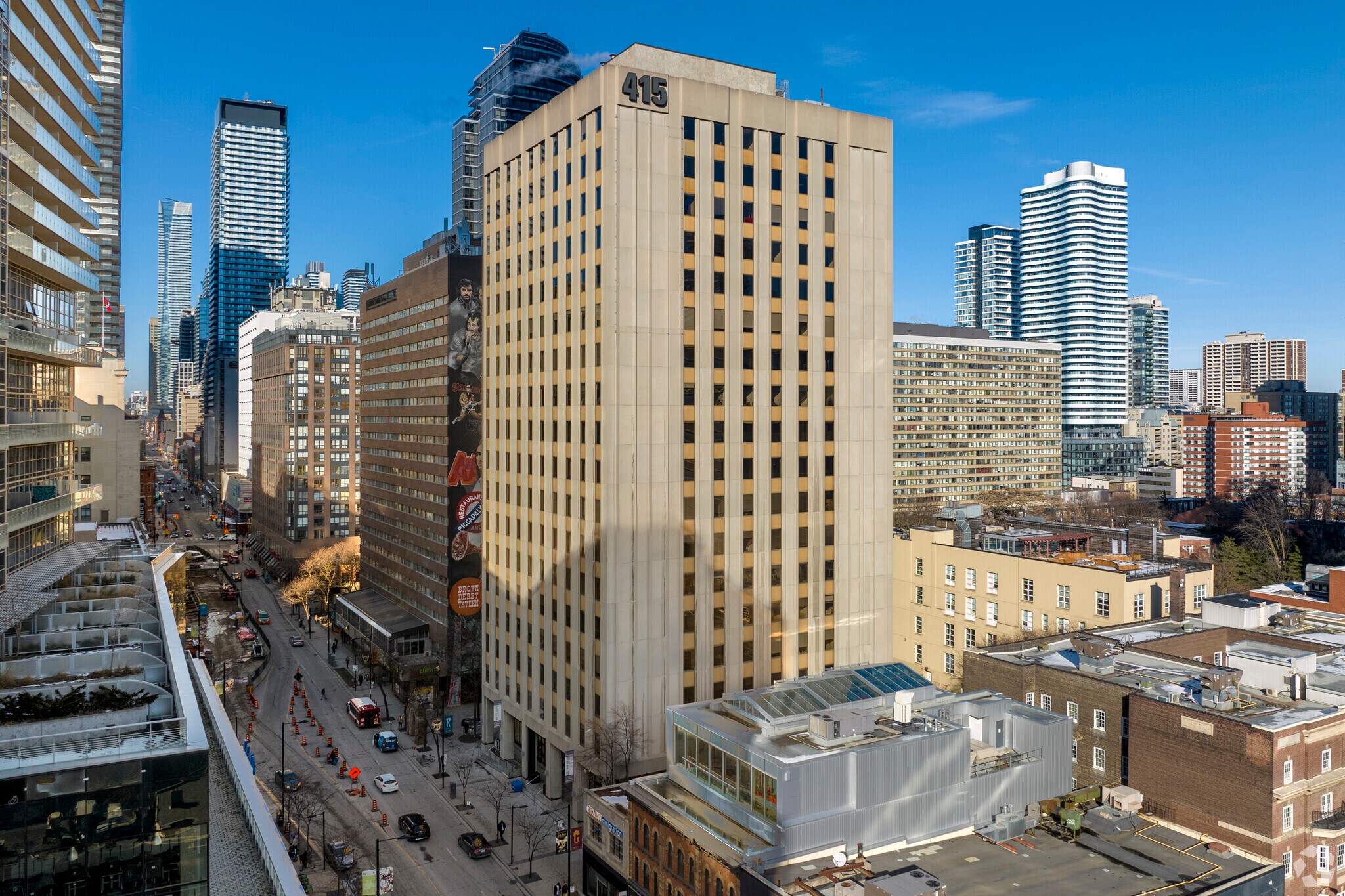415 Yonge St, Toronto, ON à louer Photo principale– Image 1 sur 7