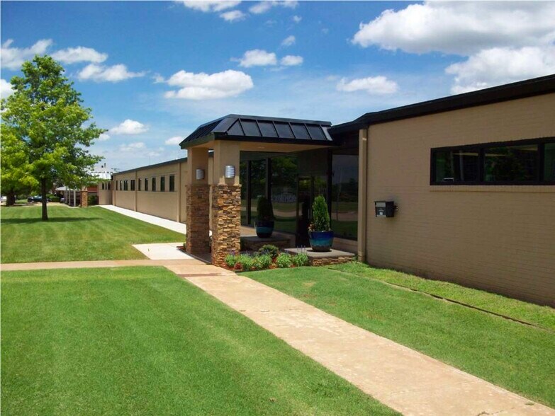 5116-524 N Shartel Ave, Oklahoma City, OK à louer - Photo de l’immeuble – Image 3 sur 5