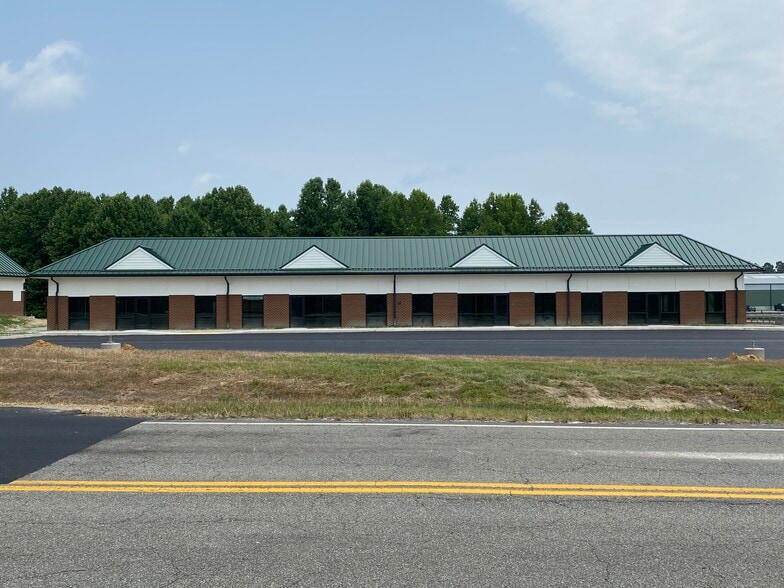 25210 Hofheimer Way, North Dinwiddie, VA à louer - Photo de l’immeuble – Image 1 sur 8