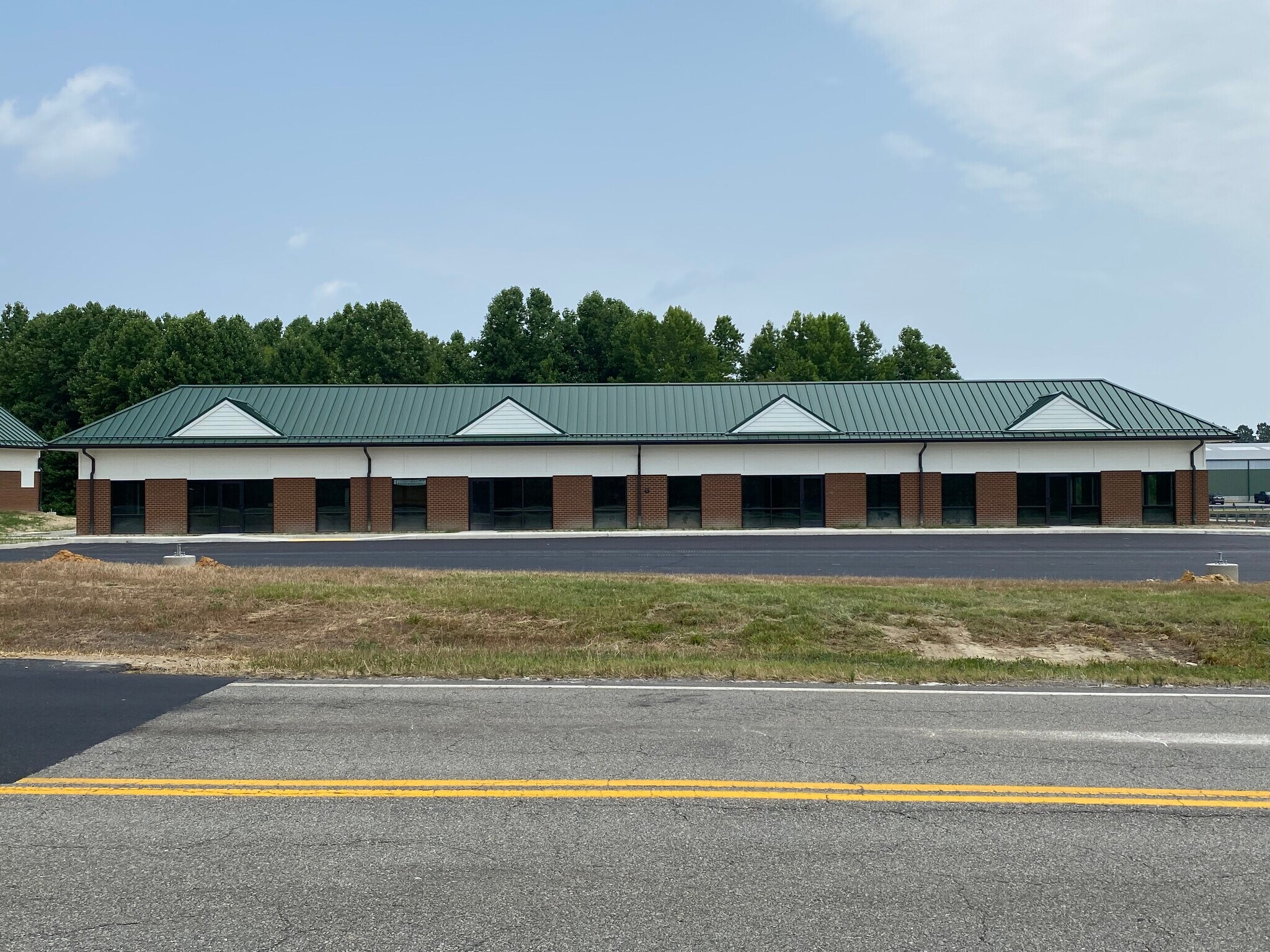 25210 Hofheimer Way, North Dinwiddie, VA à louer Photo de l’immeuble– Image 1 sur 9