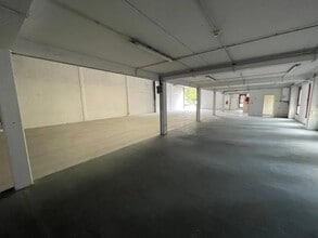 Local d’activités dans Éragny à louer Photo intérieure– Image 2 sur 12