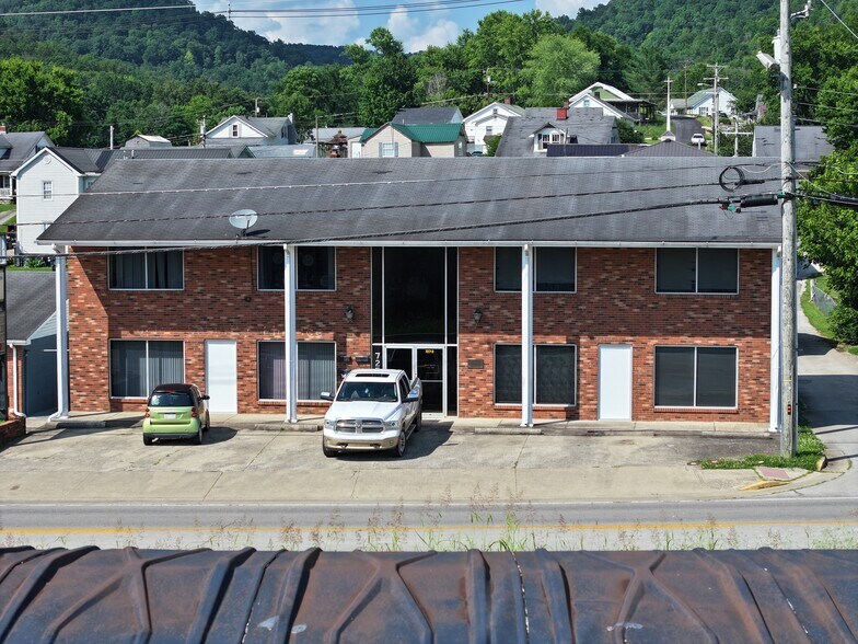 727 River Dr, Irvine, KY à vendre - Photo principale – Image 1 sur 16