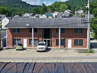 Plus de détails pour 727 River Dr, Irvine, KY - Logement à vendre