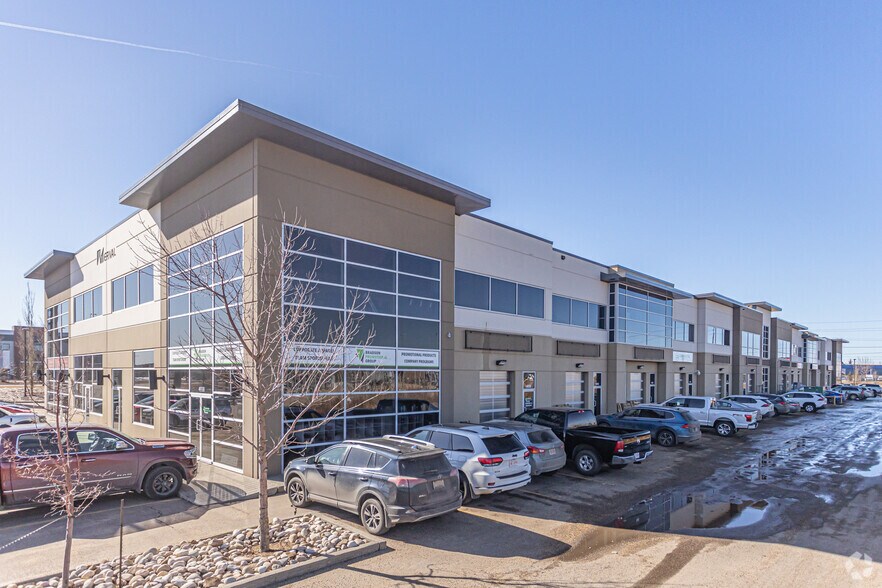 4926 Roper Rd NW, Edmonton, AB à louer - Photo de l’immeuble – Image 3 sur 8