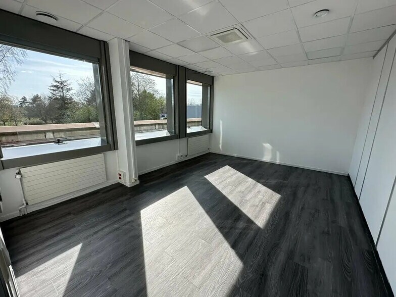 Bureau dans Reims à louer - Photo de l’immeuble – Image 1 sur 6