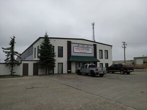 143 East Lake Blvd NE, Airdrie, AB à louer Photo intérieure– Image 1 sur 10