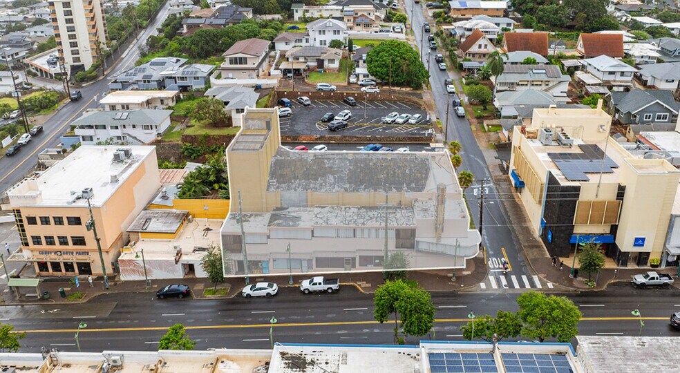 3588 Waialae Ave, Honolulu, HI à vendre - Aérien – Image 1 sur 3