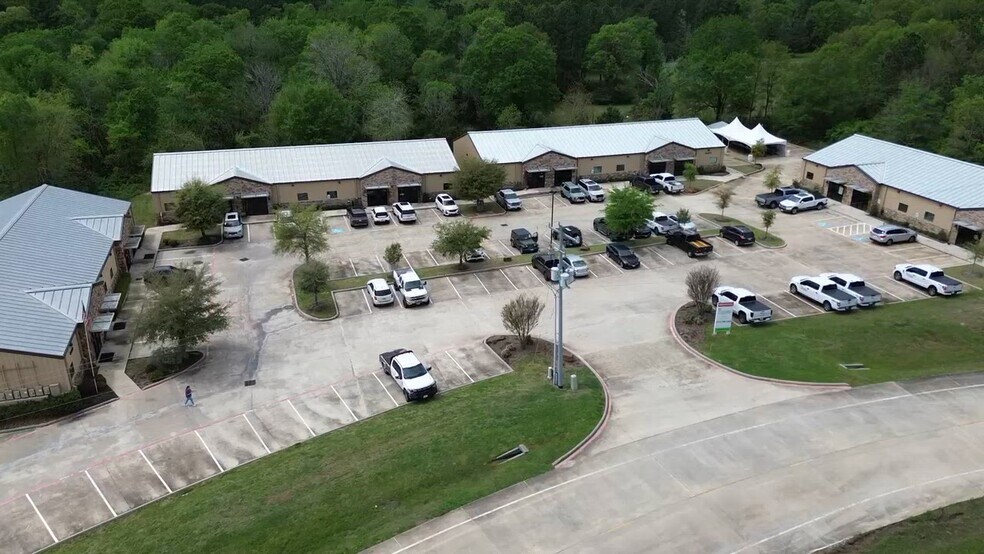 15349 Summit Park Dr, Montgomery, TX à louer - Vidéo sur l’annonce professionnelle – Image 3 sur 39