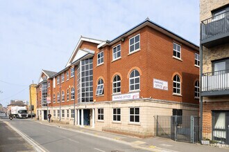 25-28 Herschel St, Slough à louer Photo principale– Image 1 sur 2