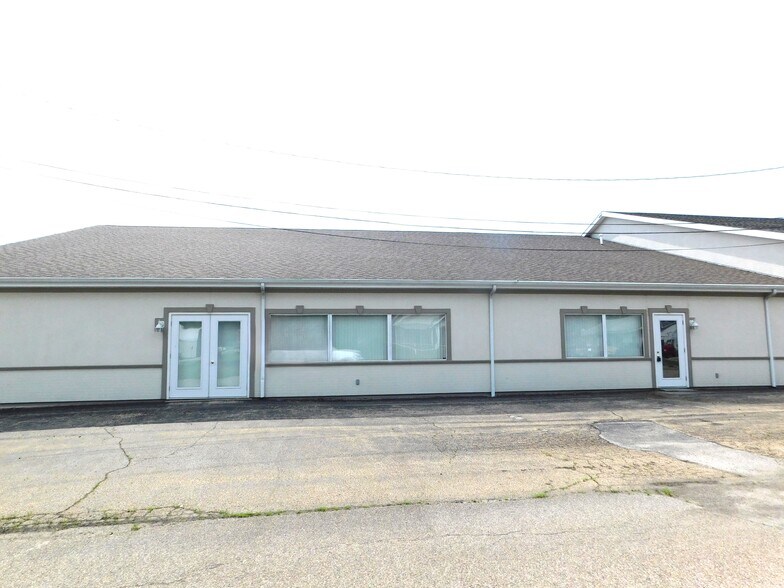215 Nieman St, Sunman, IN à louer - Photo de l’immeuble – Image 2 sur 33