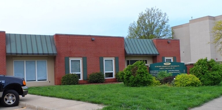 1201 W College St, Liberty, MO à louer Photo principale– Image 1 sur 14