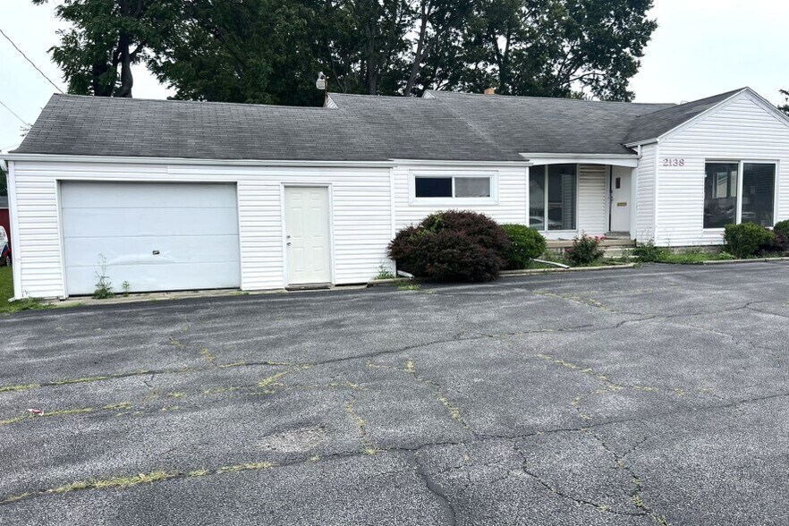 2138 N Reynolds Rd, Toledo, OH à louer - Photo de l’immeuble – Image 2 sur 2