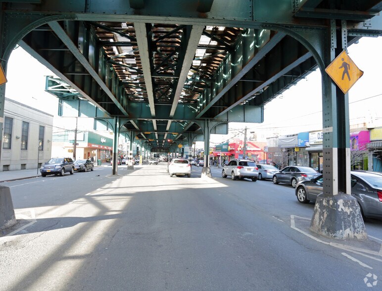 4151 White Plains Rd, Bronx, NY à louer - Photo de l’immeuble – Image 3 sur 6