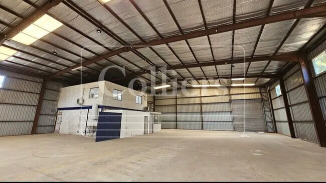 Plus de détails pour Bureau, Local d'activités à louer